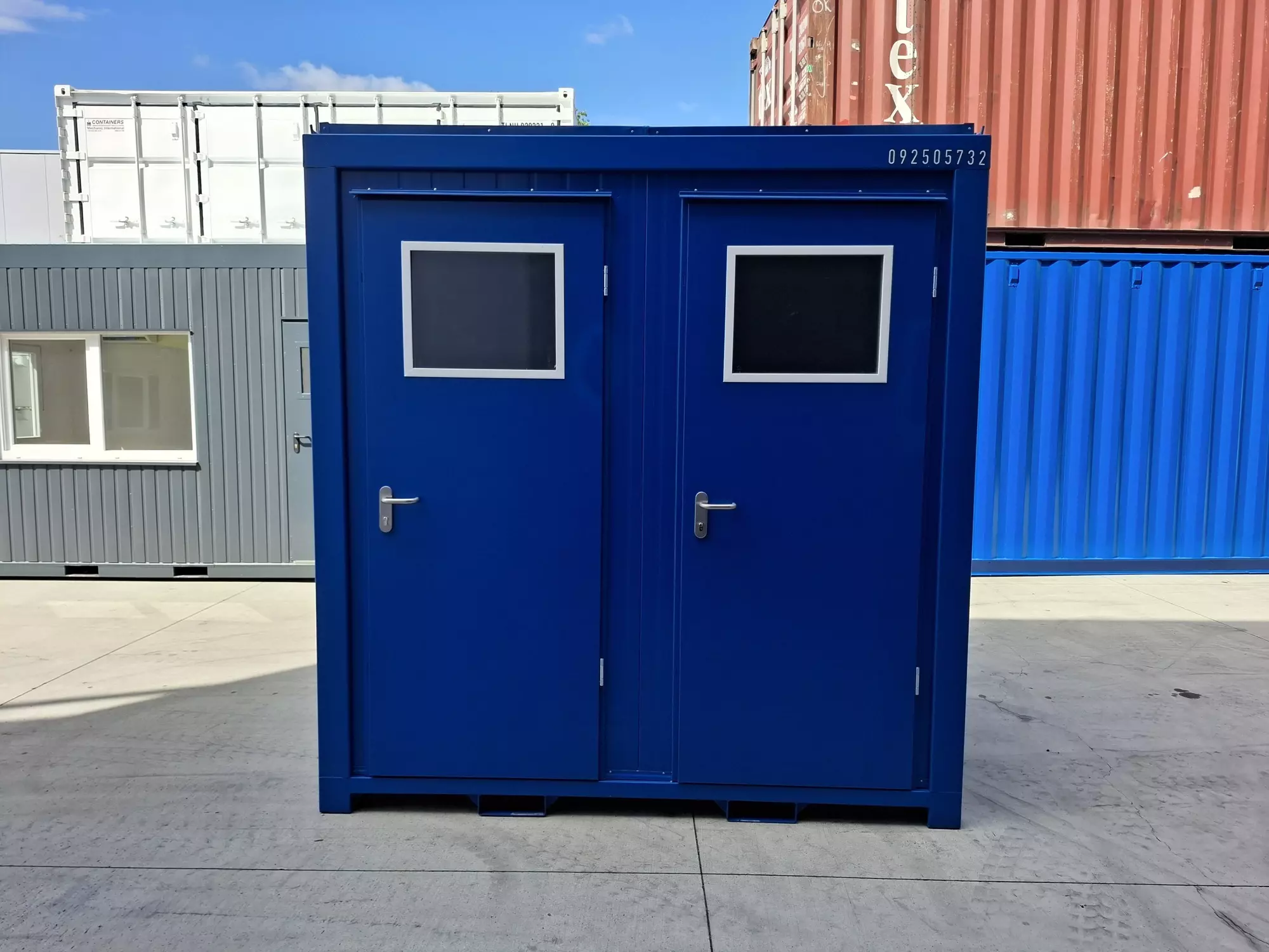 Contenitore sanitario da 8 piedi con 2 WC - immagine 2