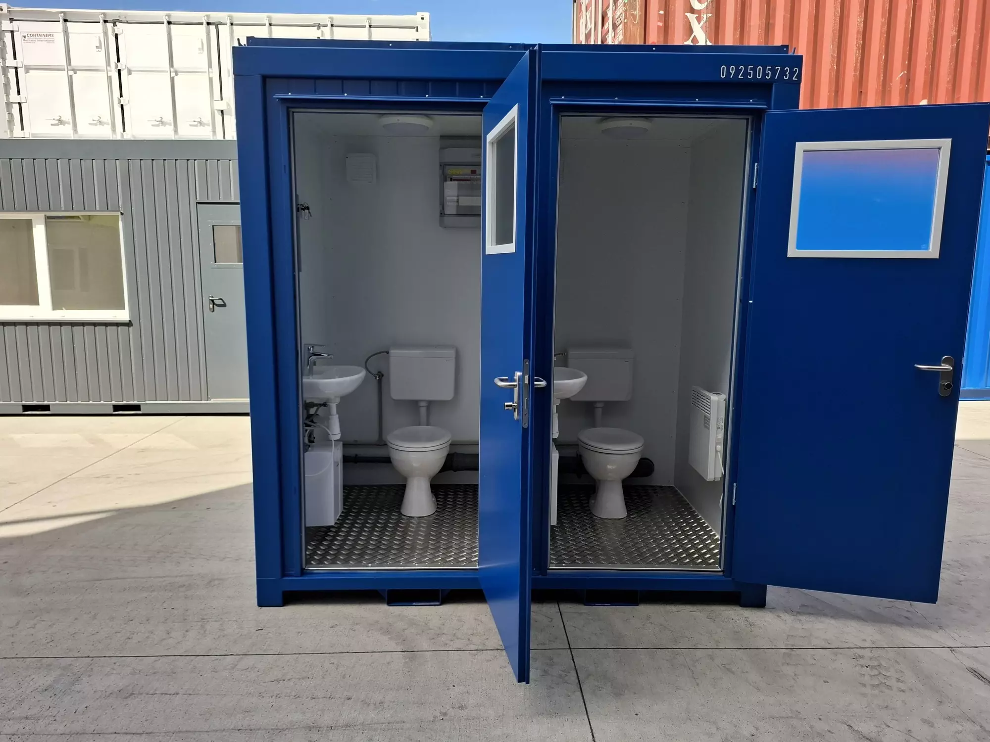 Contenitore sanitario da 8 piedi con 2 WC