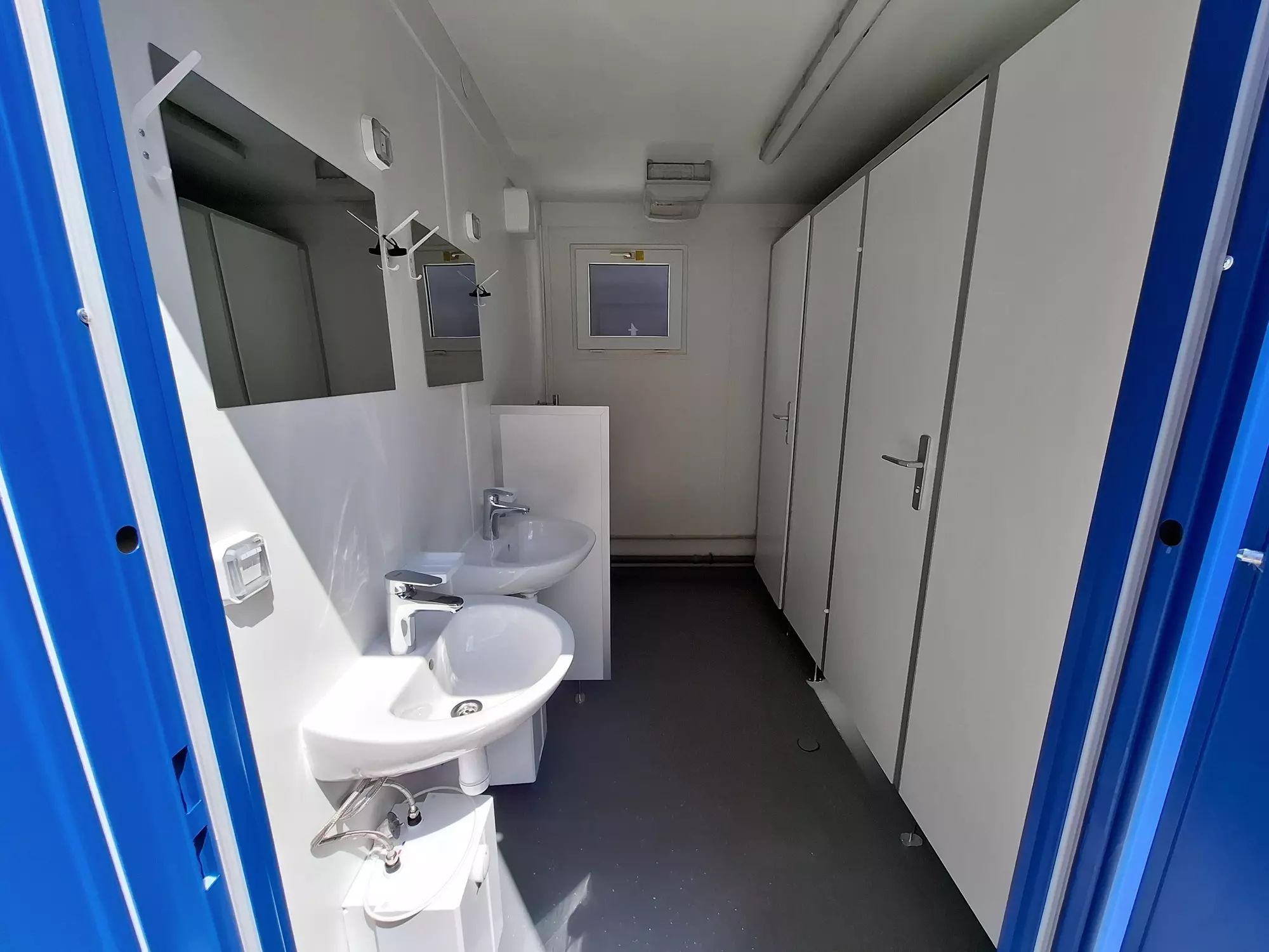 Contenitore sanitario da 10 piedi con 2 bagni - immagine 6