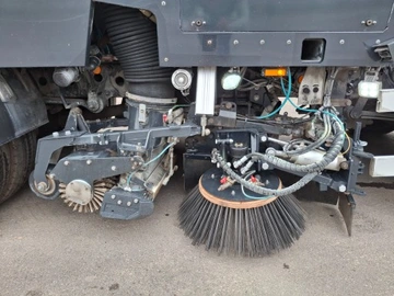 Atego 1523 Spazzatrice EURO6 PM10 Schmidt Street King 2 motori - immagine 9