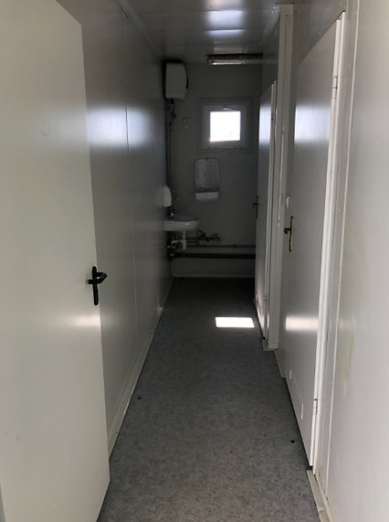 Contenitore sanitario 6,06 × 2,44 m – 2 docce, 2 WC, 2 orinatoi, 5 lavabi - immagine 7
