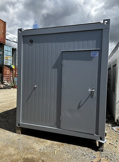 Contenitore sanitario 6,06 × 2,44 m – 2 docce, 2 WC, 2 orinatoi, 5 lavabi